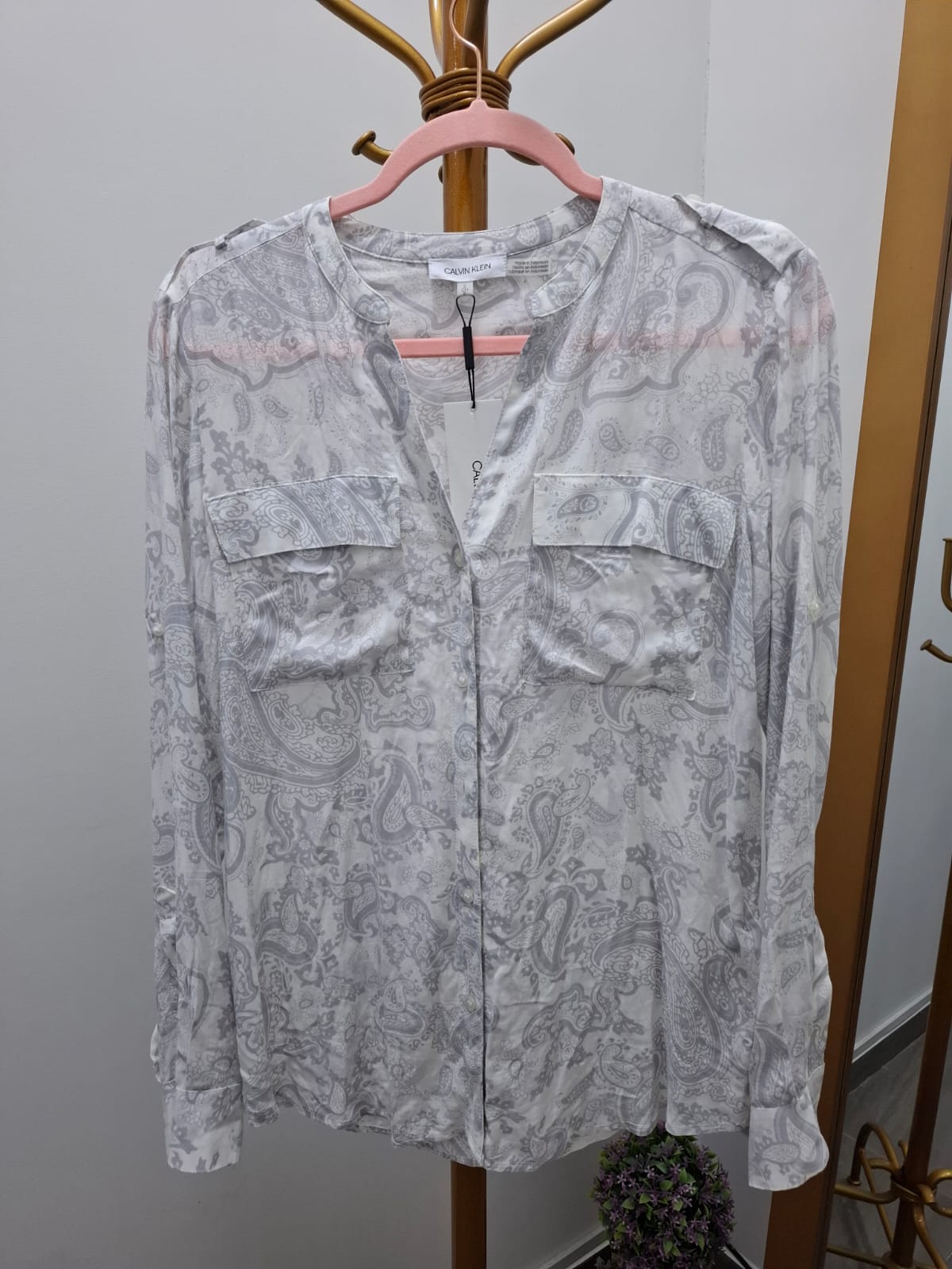 BLUSA MANGA LARGA CALVIN KLEIN BLANCA CON ESTAMPADO EN GRIS - TALLA S