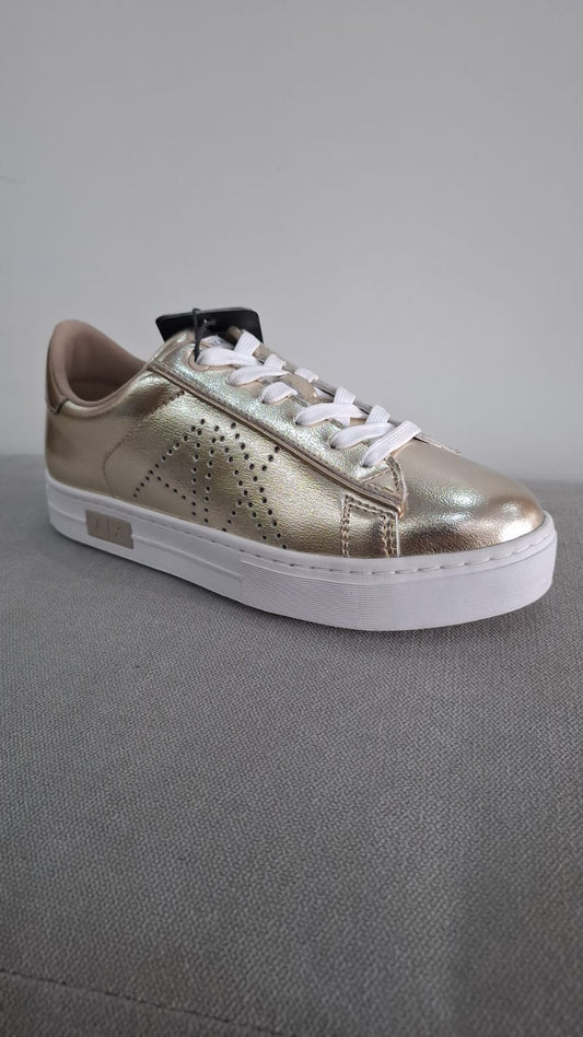 ZAPATILLAS ARMANI EXCHANGE MUJER EN COLOR DORADO CON SUELA BLANCA - TALLA 36