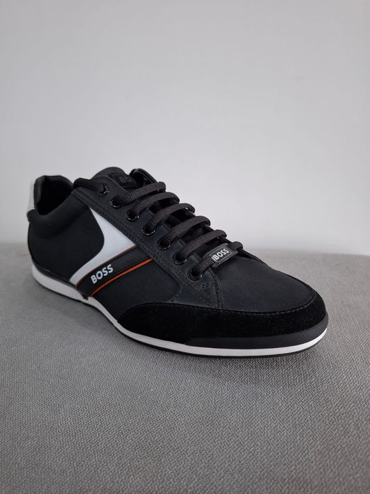 ZAPATILLAS HUGO BOSS COLOR NEGRA CON DETALLES EN BLANCO Y ROJO - TALLA 40