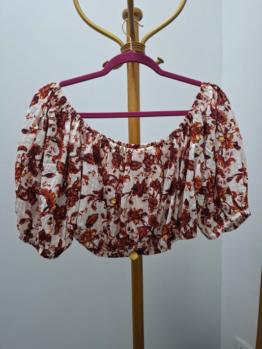 BLUSA TOP MNG COLOR BEIGE CON ESTAMPADO DE FLORES COLOR ROJO - TALLA L