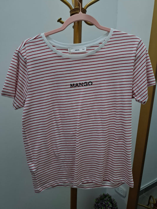 POLO A RAYAS BLANCAS Y ROJAS MNG CON LOGO MANGO EN EL PECHO - TALLA L