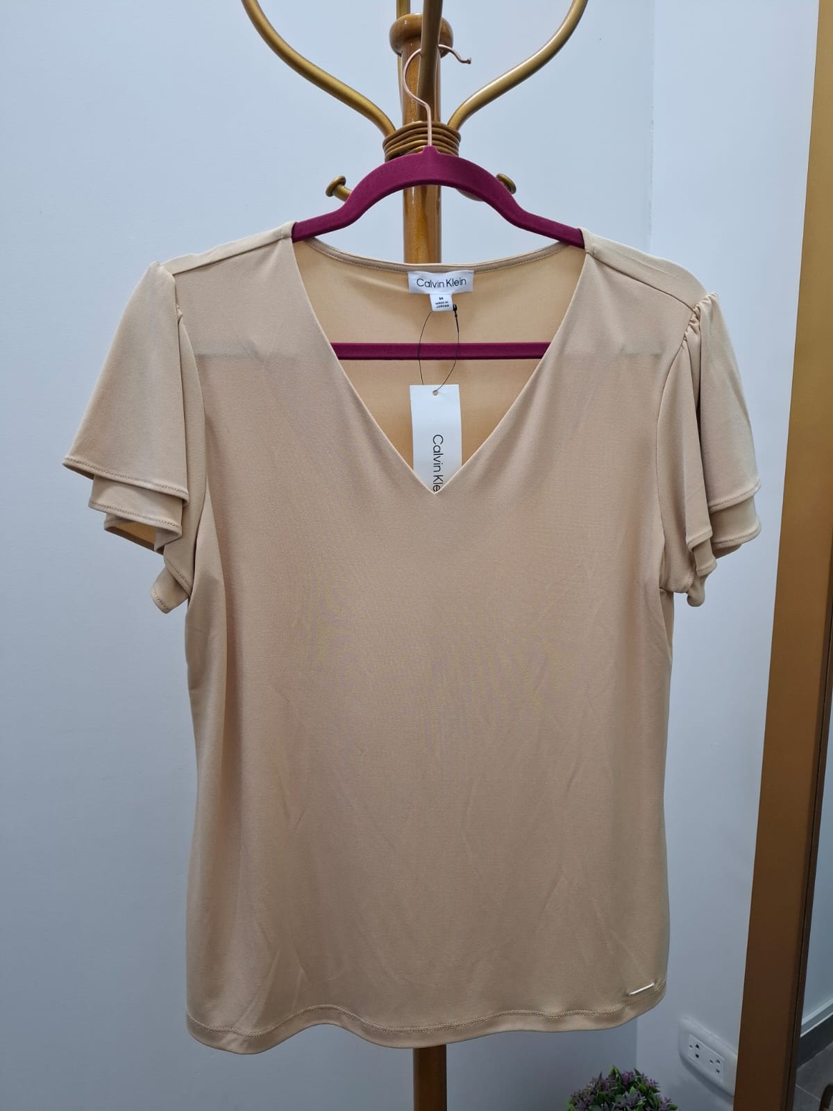 BLUSA CON BOBOS EN LAS MANGAS CALVIN KLEIN COLOR BEIGE - TALLA M