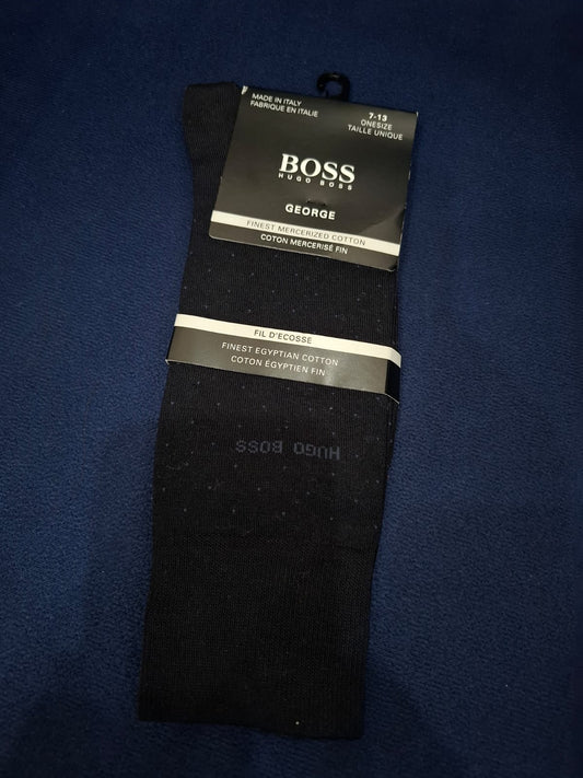 UN PAR DE MEDIAS HUGO BOSS COLOR NEGRO CON PUNTOS