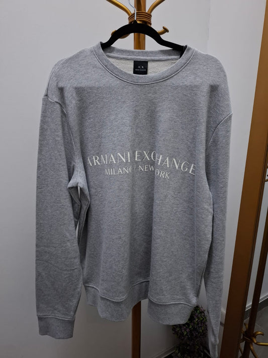 POLERA ARMANI EXCHANGE COLOR PLOMO CON LOGO EN BLANCO