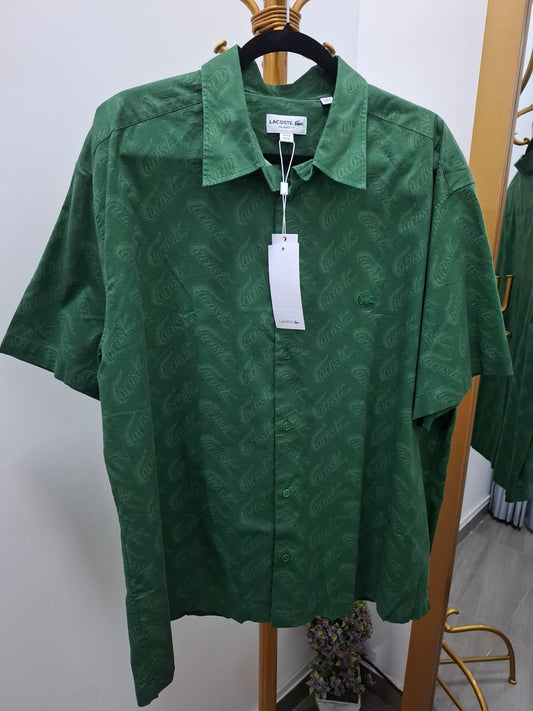 CAMISA MANGA CORTA LACOSTE COLOR VERDE OSCURO CON LOGO POR TODA LA PRENDA - TALLA XL