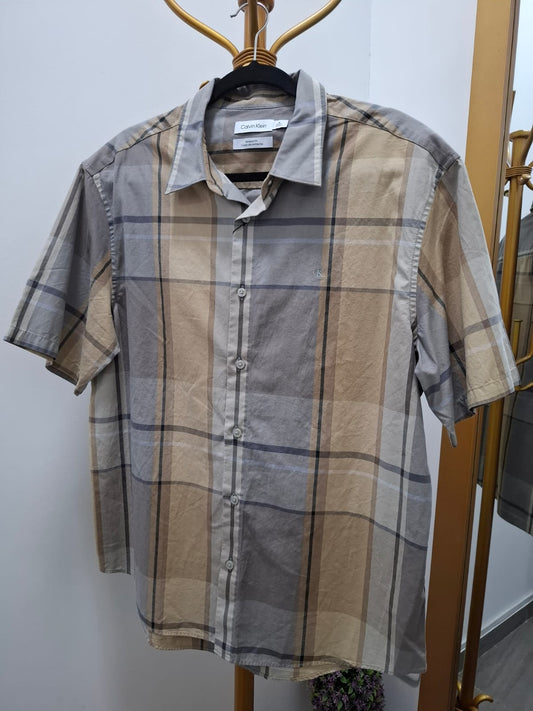 CAMISA MANGA CORTA CALVIN KLEIN A CUADROS BEIGE Y GRISES - TALLA M