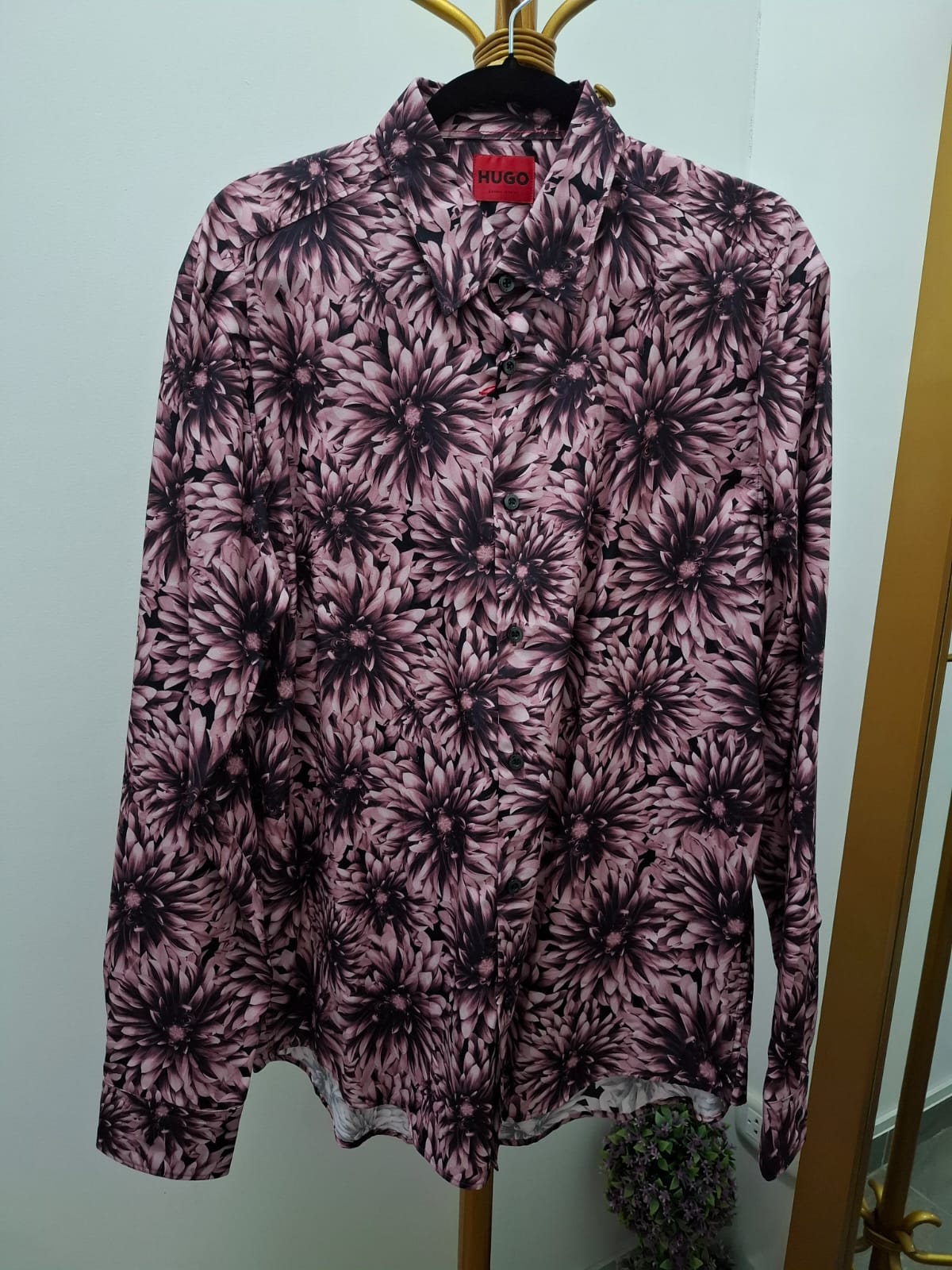 CAMISA MANGA LARGA HUGO BOSS CON ESTAMPADO DE FLORES MORADAS - TALLA XL