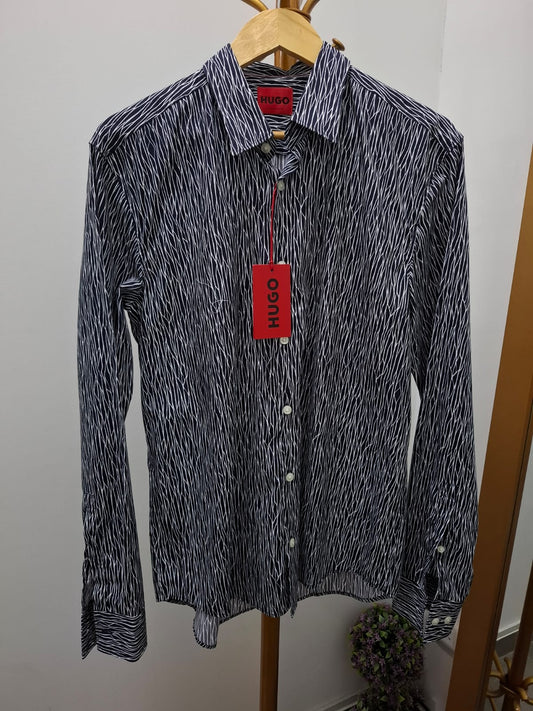 CAMISA MANGA LARGA HUGO BOSS CON DISEÑO DE CEBRA - TALLA M