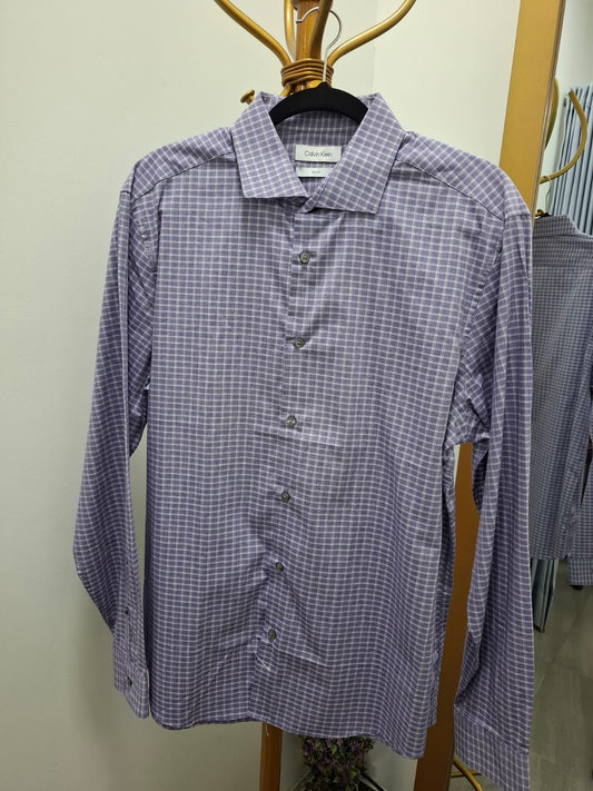 CAMISA MANGA LARGA CALVIN KLEIN COLOR MORADO CON CUADROS BLANCOS - TALLA L