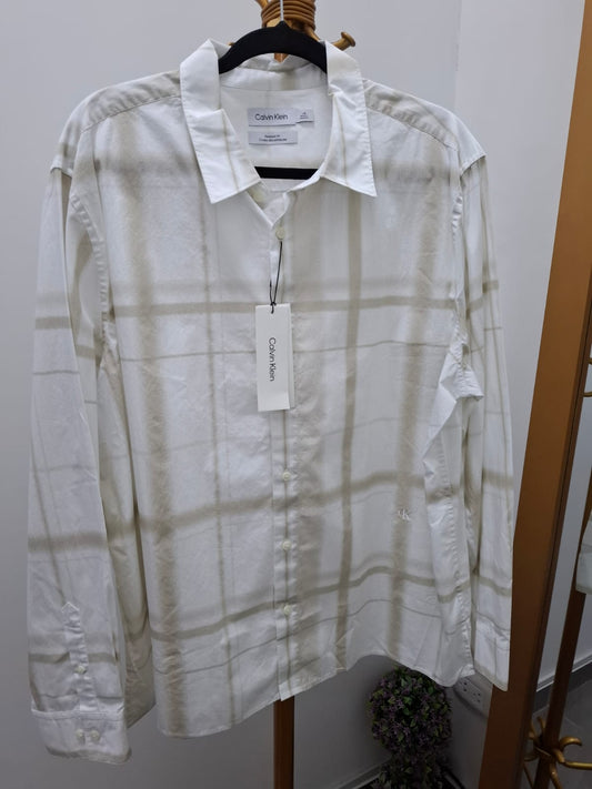 CAMISA MANGA LARGA CALVIN KLEIN COLOR BLANCO CON RAYAS BEIGE - TALLA L