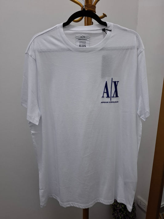 POLO ARMANI EXCHANGE COLOR BLANCO CON LOGO PEQUEÑO EN AZUL - TALLA XL