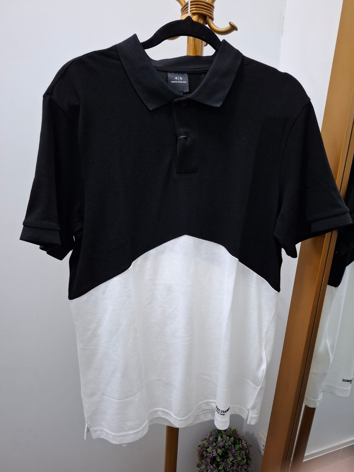 POLO CUELLO CAMISA ARMANI EXCHANGE COLOR BLANCO Y NEGRO - TALLA M