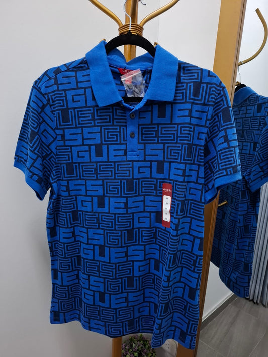 POLO CUELLO CAMISA GUESS AZUL Y NEGRO CON EL LOGO POR TODA LA PRENDA - TALLA M