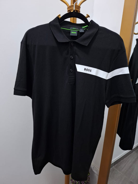 POLO CUELLO CAMISA HUGO BOSS COLOR NEGRO CON LOGO SOBRE BLANCO - TALLA L