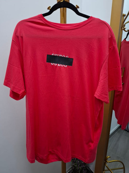 POLO GUESS COLOR ROJO CON LOGO PEQUEÑO EN EL PECHO - TALLA XL