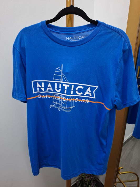 POLO NAUTICA COLOR AZUL CON LOGO BLANCO EN EL PECHO - TALLA S