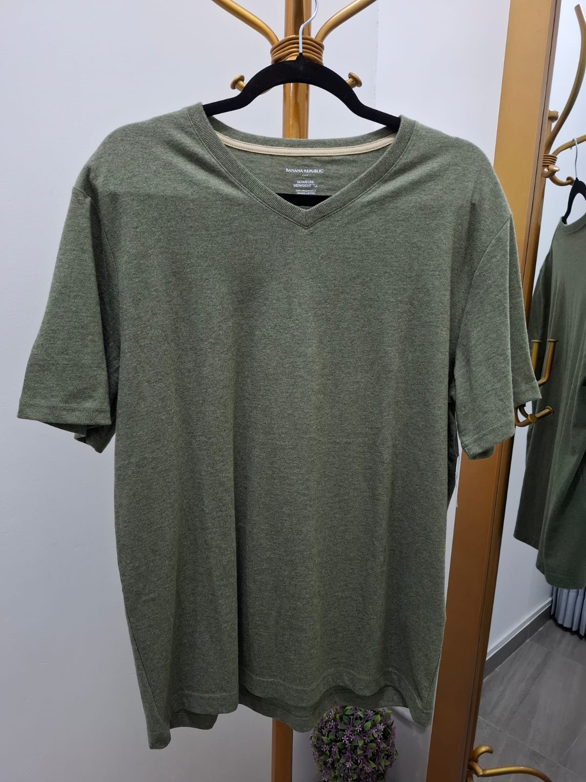 POLO BANANA REPUBLIC COLOR VERDE MILITAR JASPEADO - TALLA M