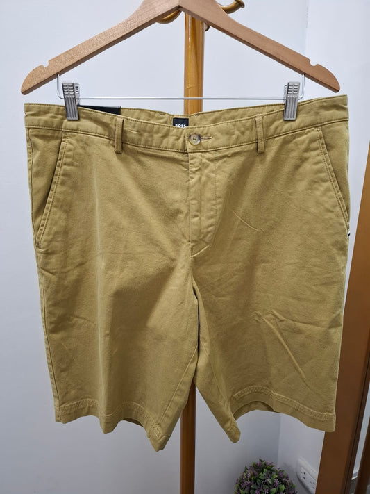 SHORT HUGO BOSS COLOR CAMEL - TALLA 34