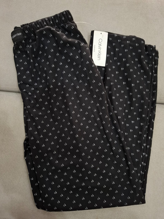 PIJAMA CALVIN KLEIN COLOR NEGRO CON LOGO BLANCO POR TODA LA PRENDA - TALLA M