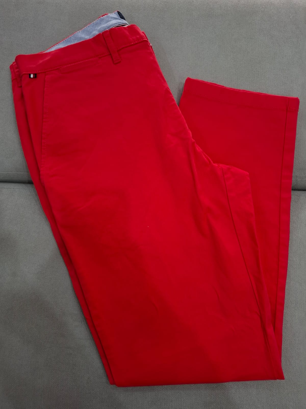 PANTALON TOMMY HILFIGER COLOR ROJO - TALLA 30