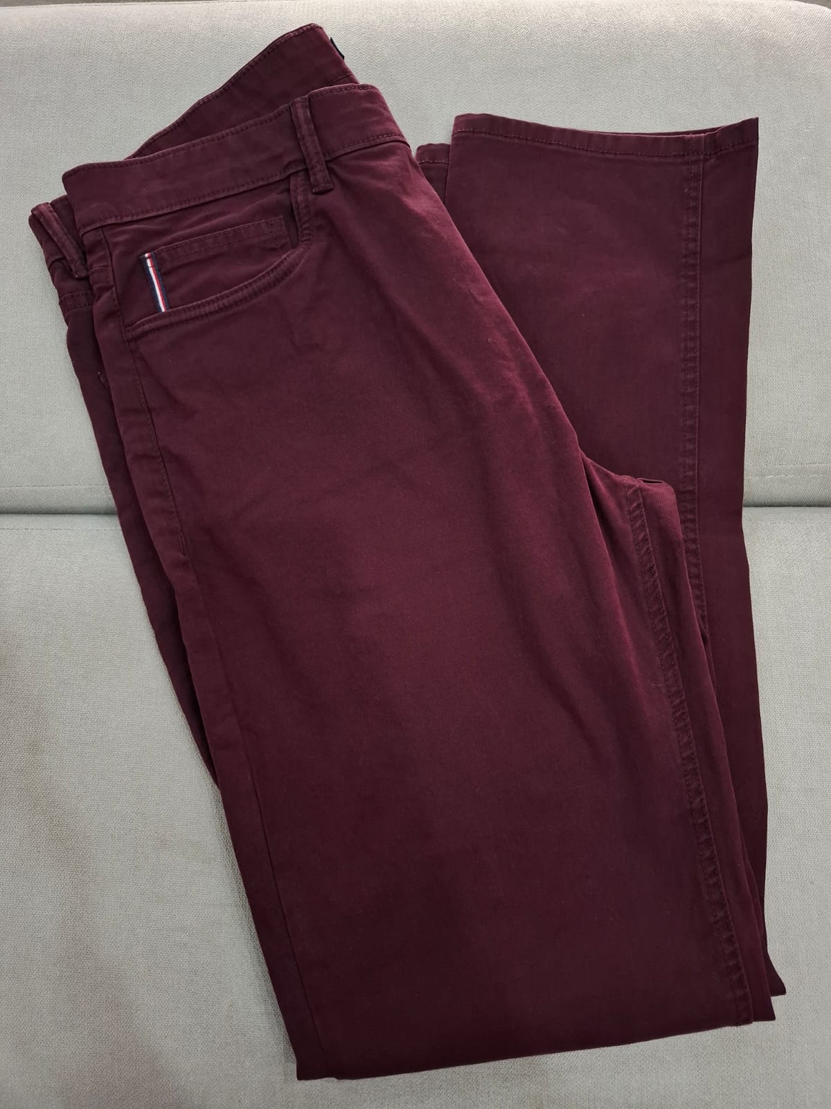 PANTALON TOMMY HILFIGER COLOR VINO - TALLA 34W 32L