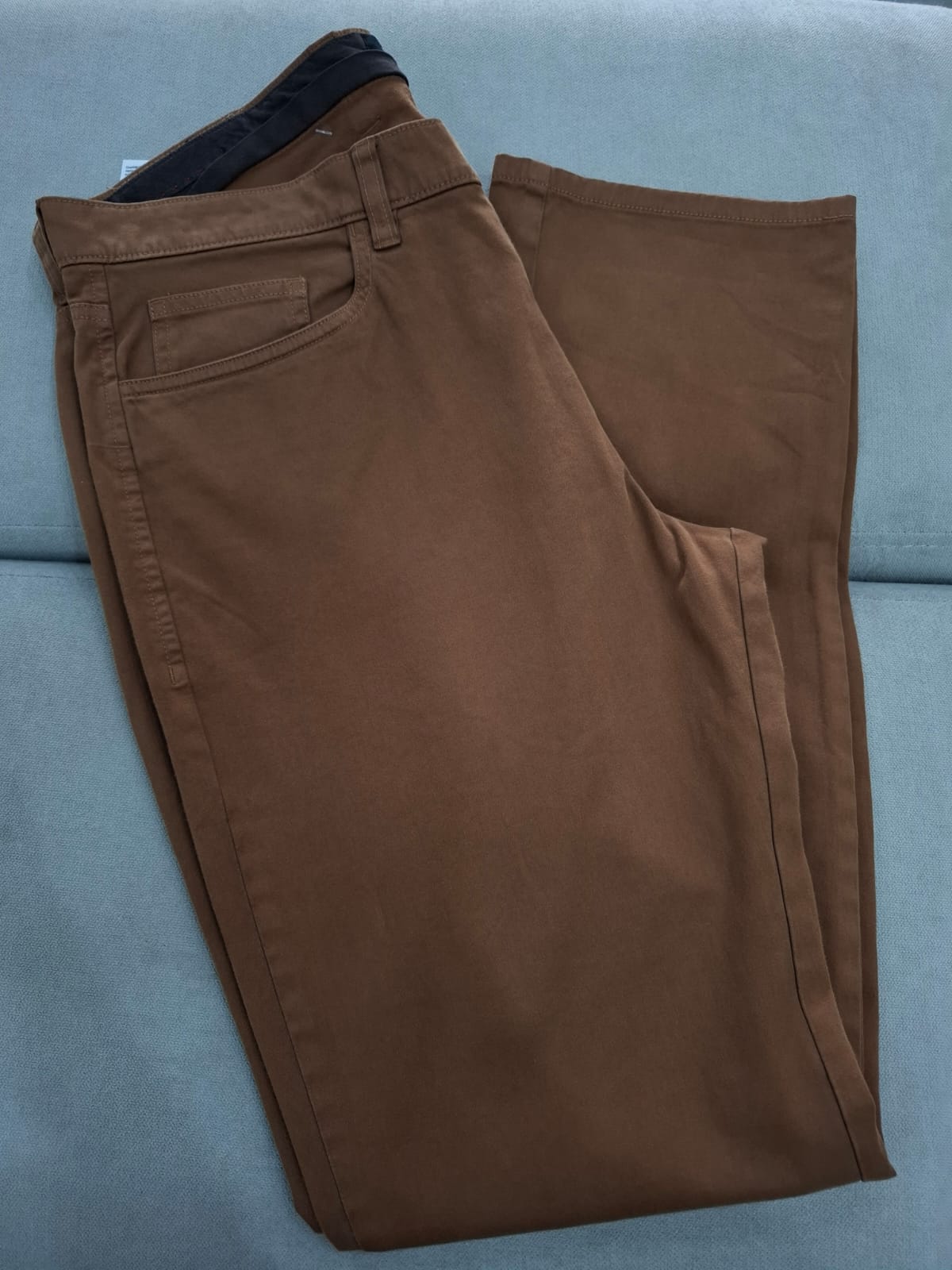 PANTALON HUGO BOSS COLOR MARRÓN - TALLA 34X32