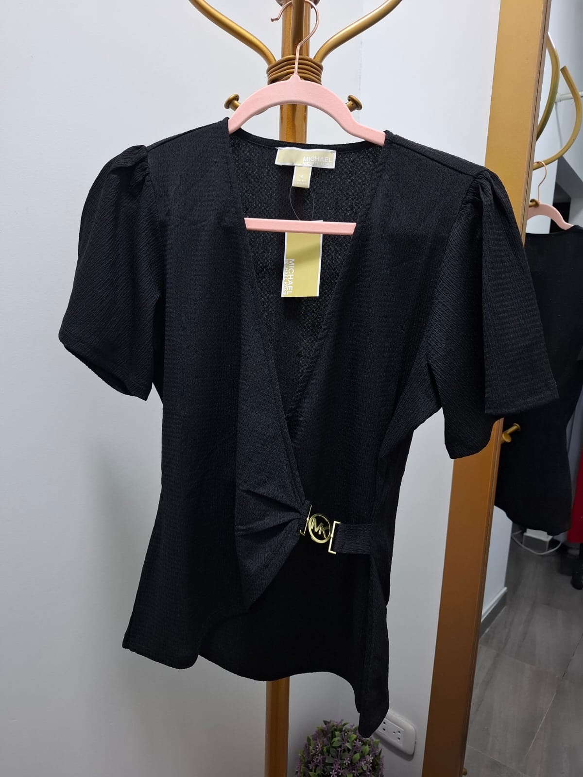 BLUSA CRUZADA MICHAEL KORS COLOR NEGRO - TALLA S