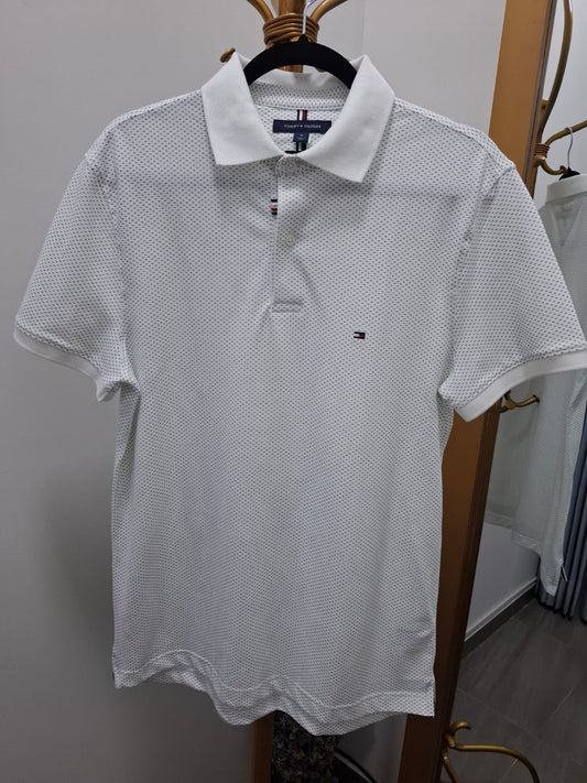 POLO CUELLO CAMISA TOMMY HILFIGER COLOR BLANCO CON PUNTOS NEGROS - TALLA M