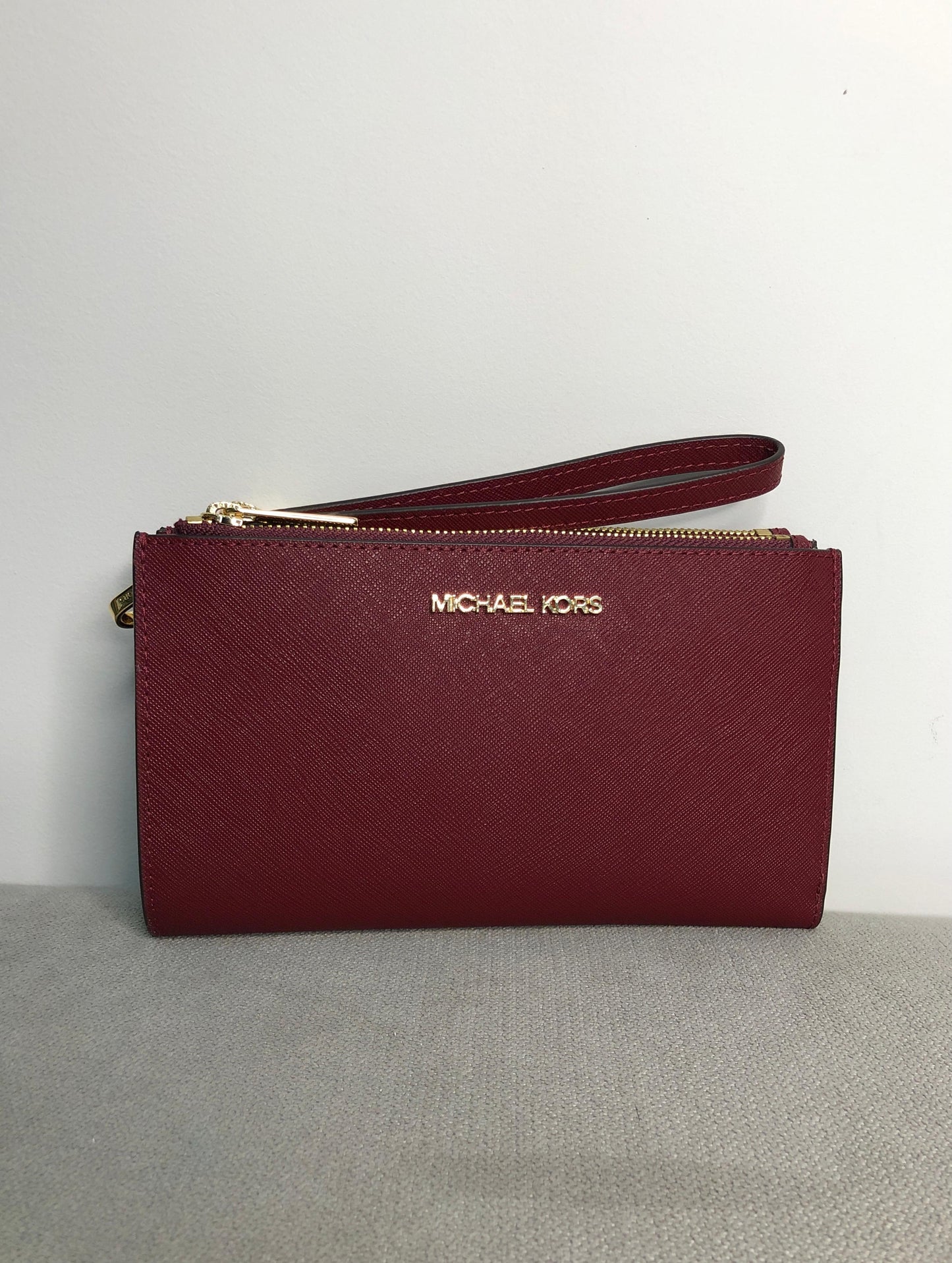 BILLETERA DE MUJER MICHAEL KORS COLOR VINO