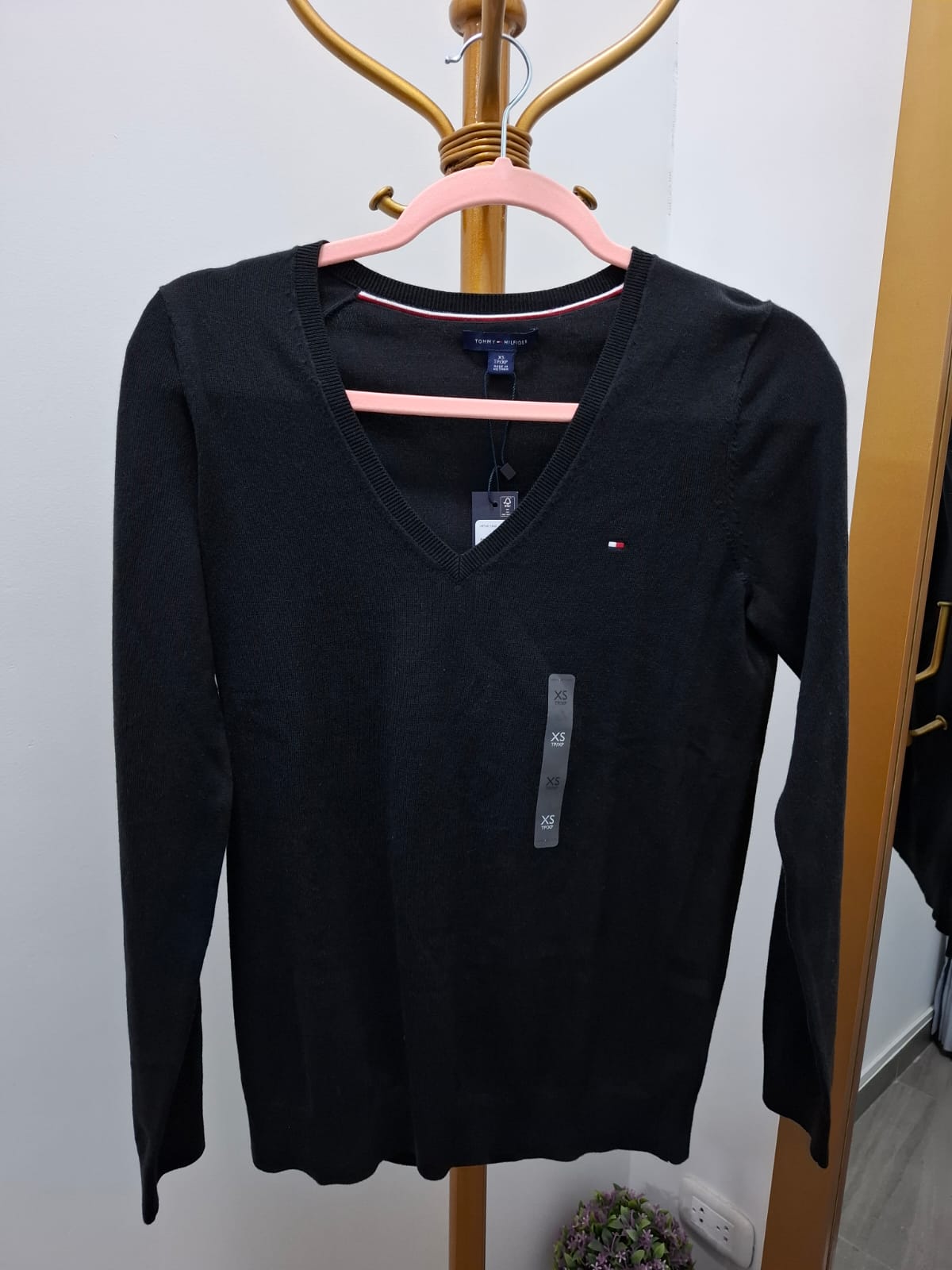 CHOMPA DELGADA DE MUJER TOMMY HILFIGER DE HILO COLOR NEGRO - TALLA XS