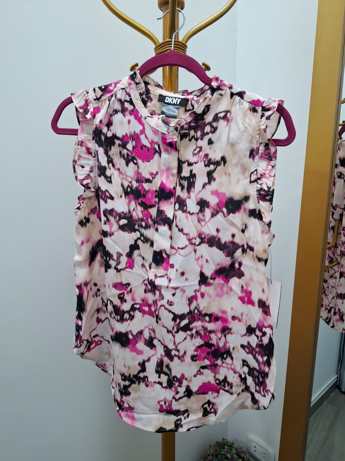 BLUSA DKNY CON ESTAMPADO FUCSIA, ROSA Y NEGRO - TALLA S