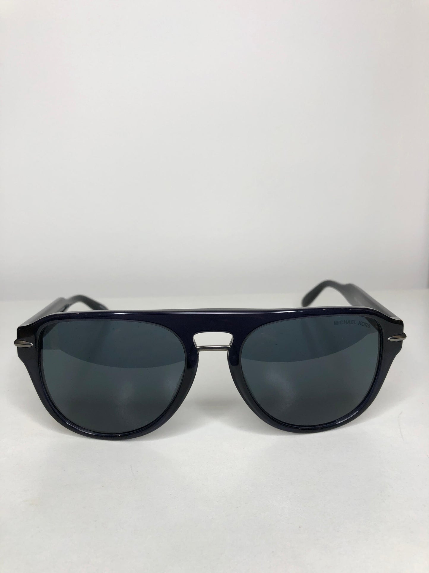 LENTES DE SOL DE DE HOMBRE MICHAEL KORS NEGROS CON DETALLES AZULES