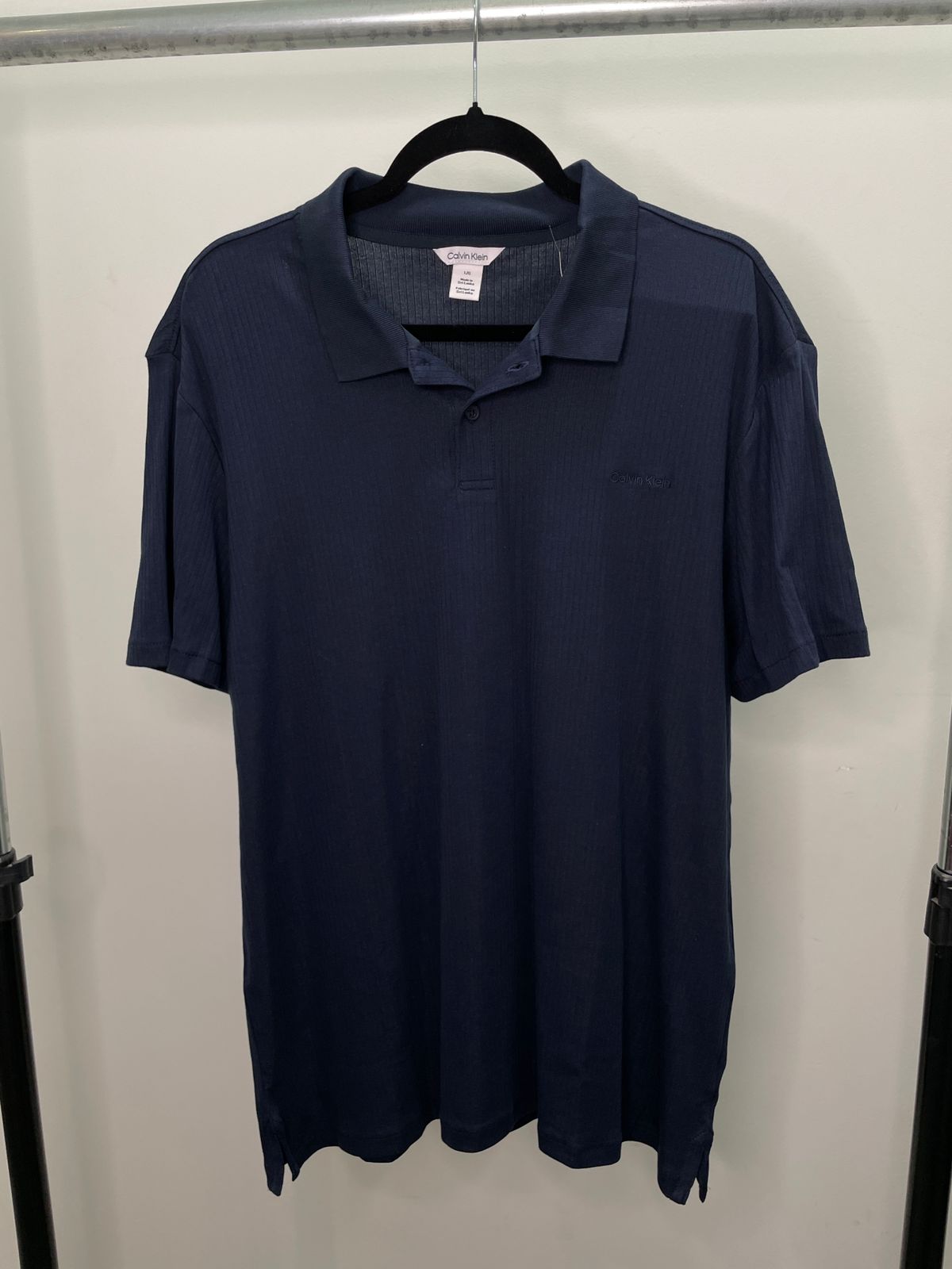 POLO CUELLO CAMISA CALVIN KLEIN COLOR AZUL NOCHE - TALLA M