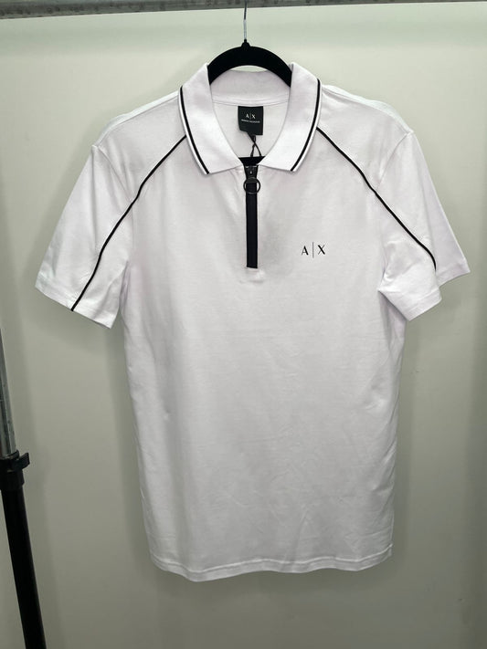 POLO CUELLO CAMISA ARMANI EXCHANGE COLOR BLANCO CON RAYAS NEGRAS EN HOMBROS - TALLA S