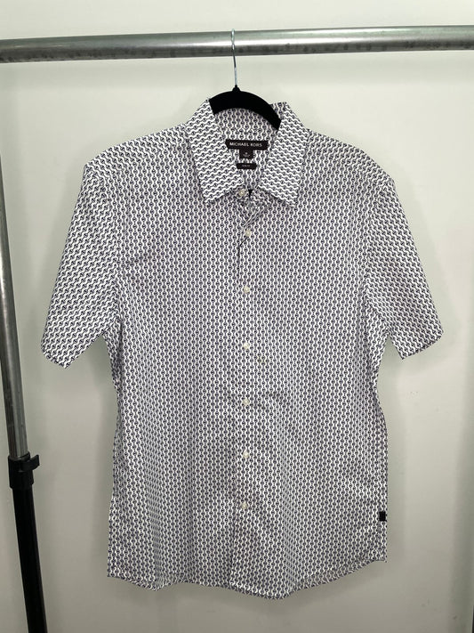 CAMISA MAGA CORTA MICHAEL KORS COLOR BLANCO CON MK POR TODA LA PRENDA - TALLA M