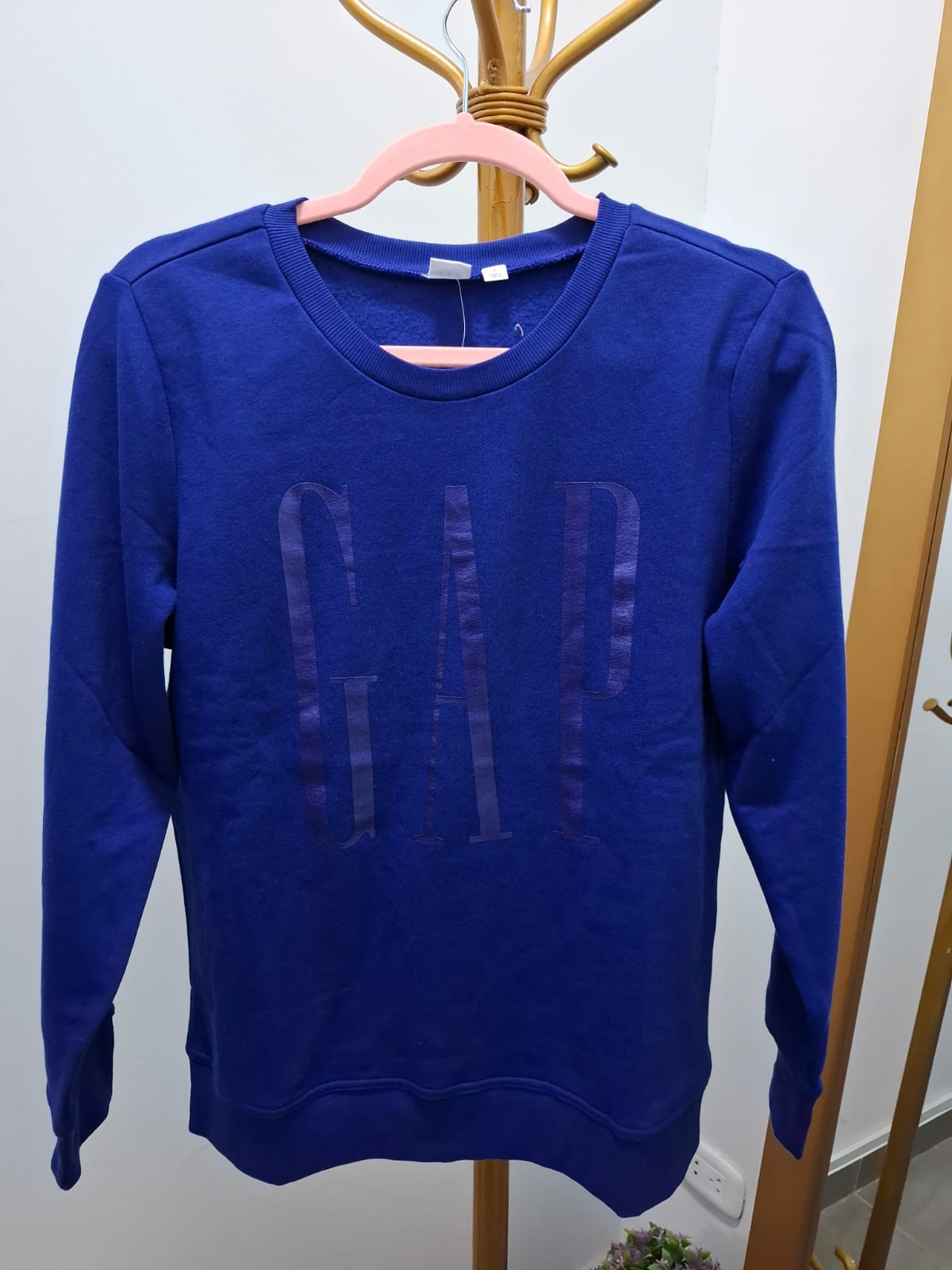 POLERA GAP COLOR AZUL MARINO - TALLA S