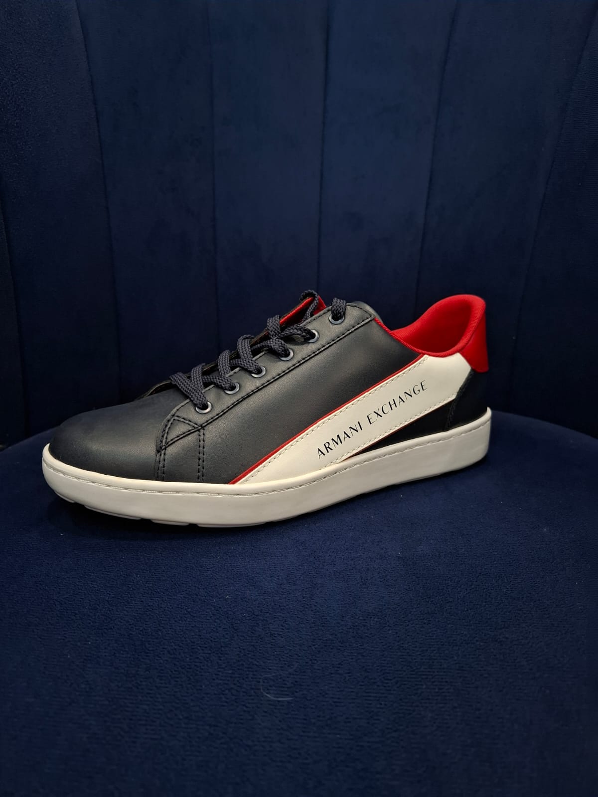 ZAPATILLAS ARMANI EXCHANGE COLOR AZUL, BLANCO Y ROJO - TALLA 43