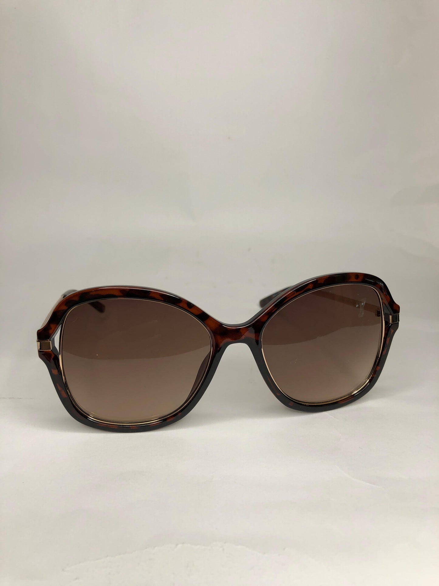 LENTES DE SOL DE MUJER GUESS COLOR MARRON CON ANIMAL PRINT