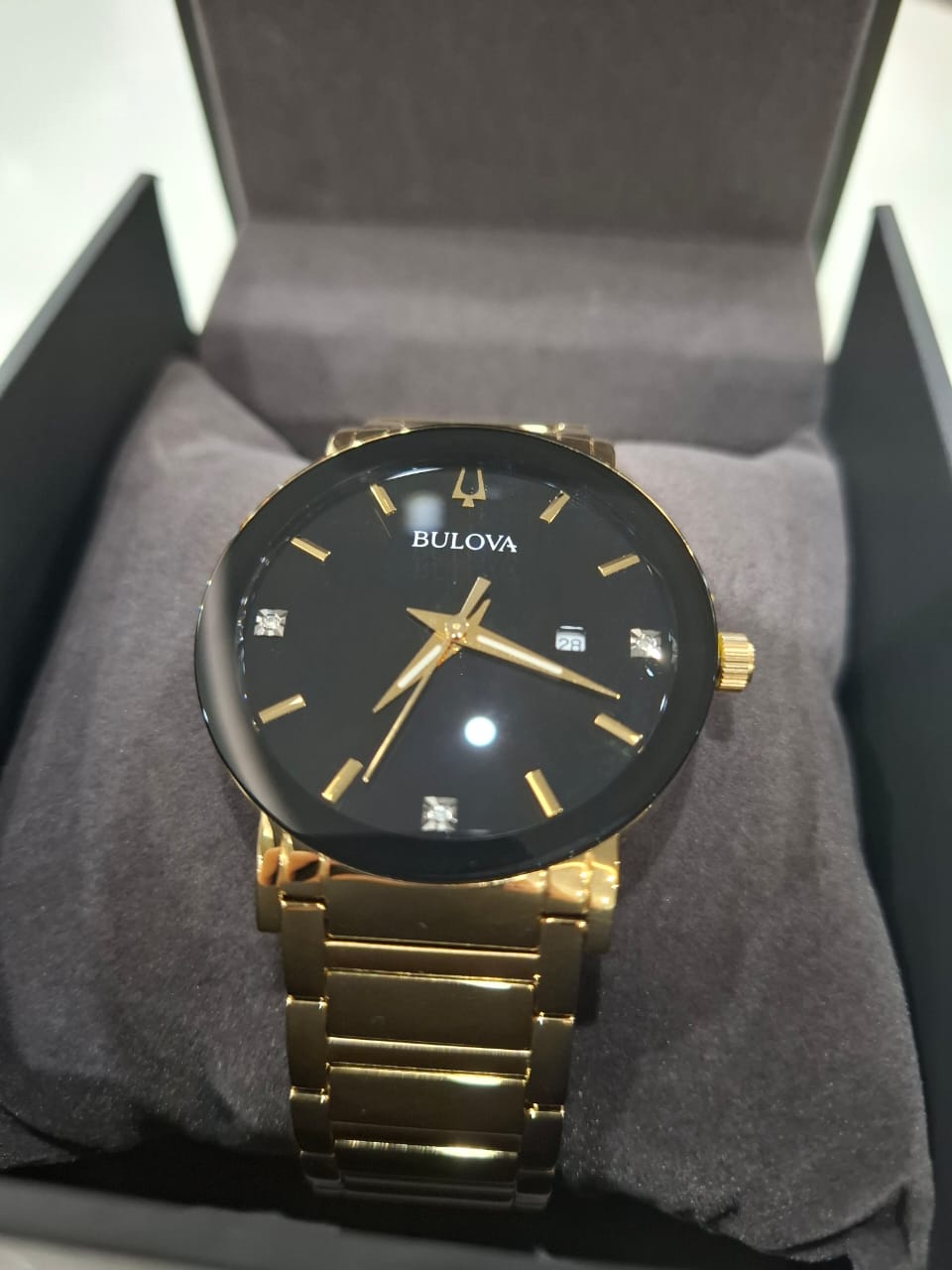 RELOJ BULOVA DORADO Y NEGRO