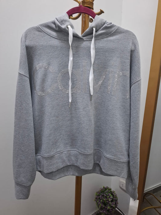 POLERA DE MUJER CALVIN KLEIN COLOR GRIS CON EL LOGO EN PEDRERIA - TALLA M