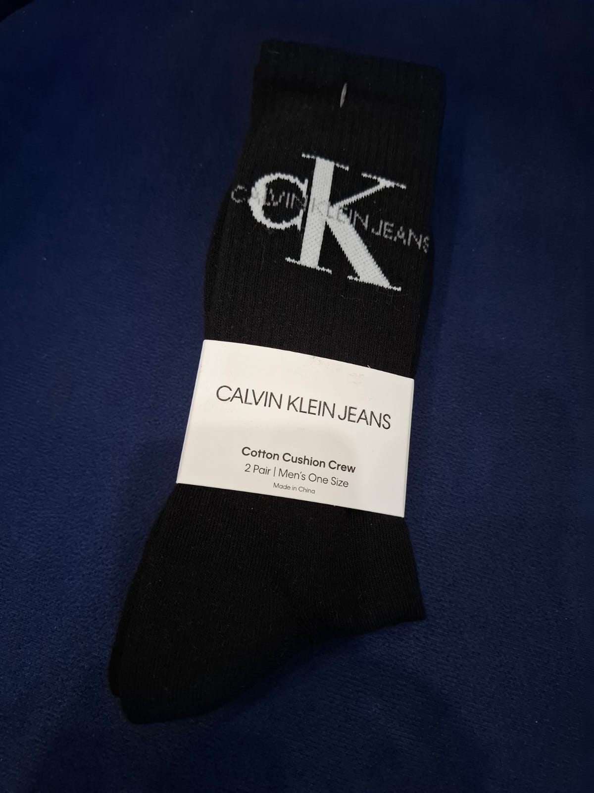 DOS PARES DE MEDIAS CALVIN KLEIN JEANS COLOR NEGRO CON LOGO EN BLANCO