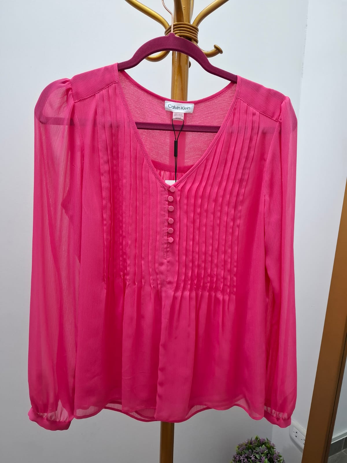 BLUSA MANGA LARGA CON BOTONES EN EL PECHO CALVIN KELIN COLOR FUCSIA - TALLA S