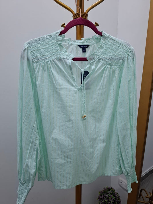 BLUSA NAUTICA MANGA LARGA CON LAZO EN EL CUELLO COLOR VERDE AGUA CON DETALLES DORADOS - TALLA S